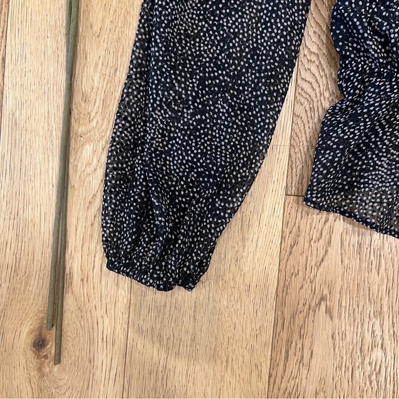 DYNAMITE | Printed Long Sleeve Blouse - Picture 9 of 15